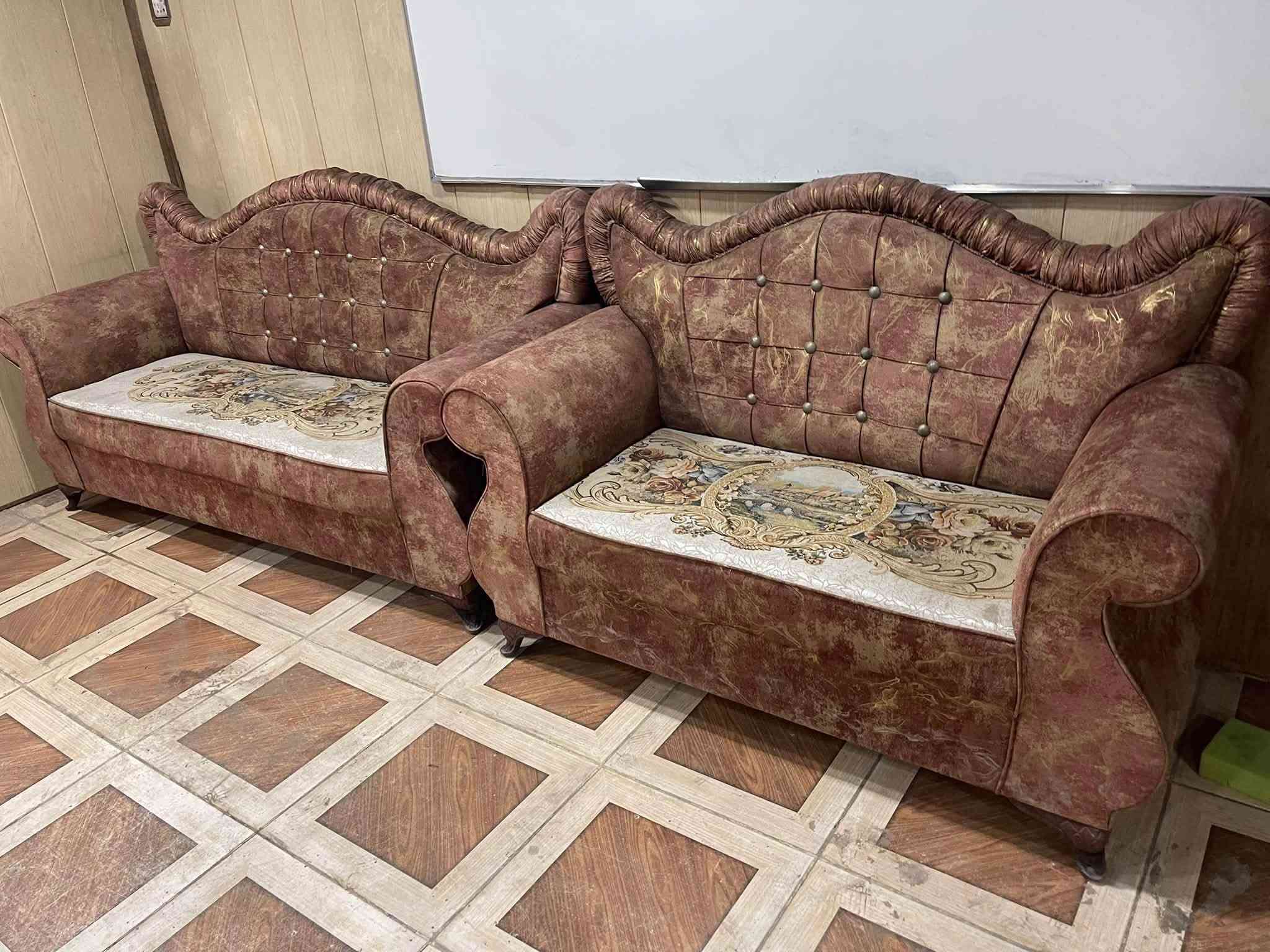 قنفات للبيع
حي الرساله الاولى 
***********
