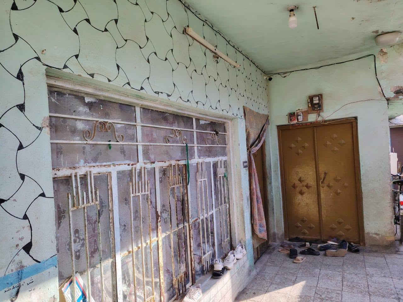 السلام عليكم
بيت طابو صرف للبيع ٣٠٠م ام العصافير صب كونكريت 
قرب الروضة العبير سنه البناء ٢٠٠٠ ترميم قبل أشهر 
 غرفتين وصالة ومطبخ وبراني وصحيات داخليه وخارجيه
السعر ١٠٥  قابل للتفاوض 
***********
