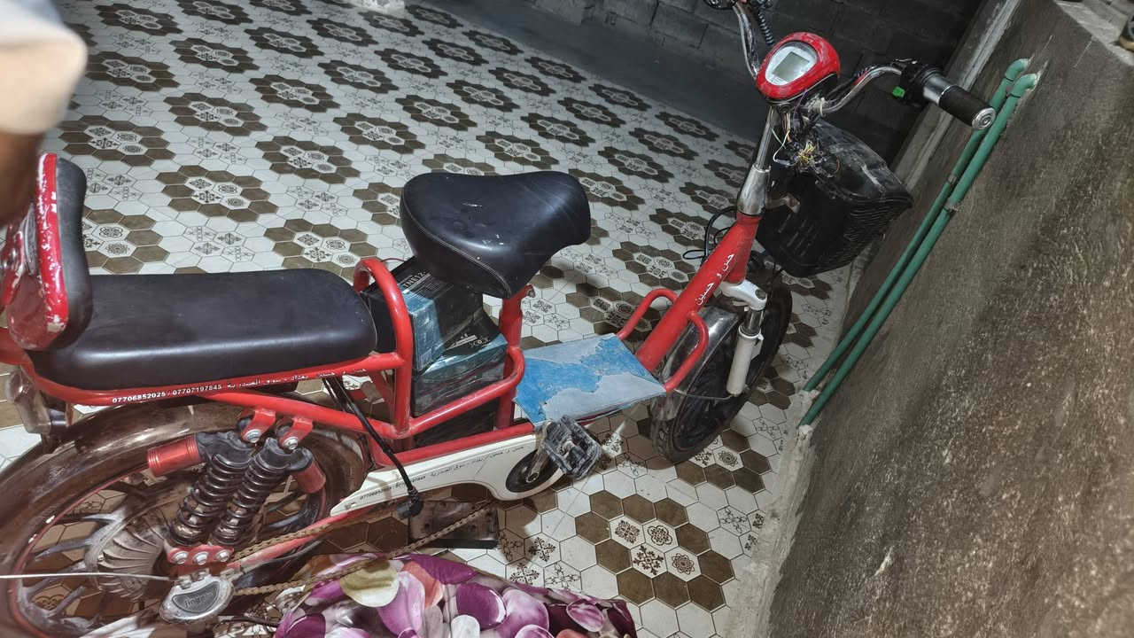 دراجه لل بيع حجم 20 بس بطاريات عطلانه السعر 150 بيها مجال التواصل واتساب ***********
