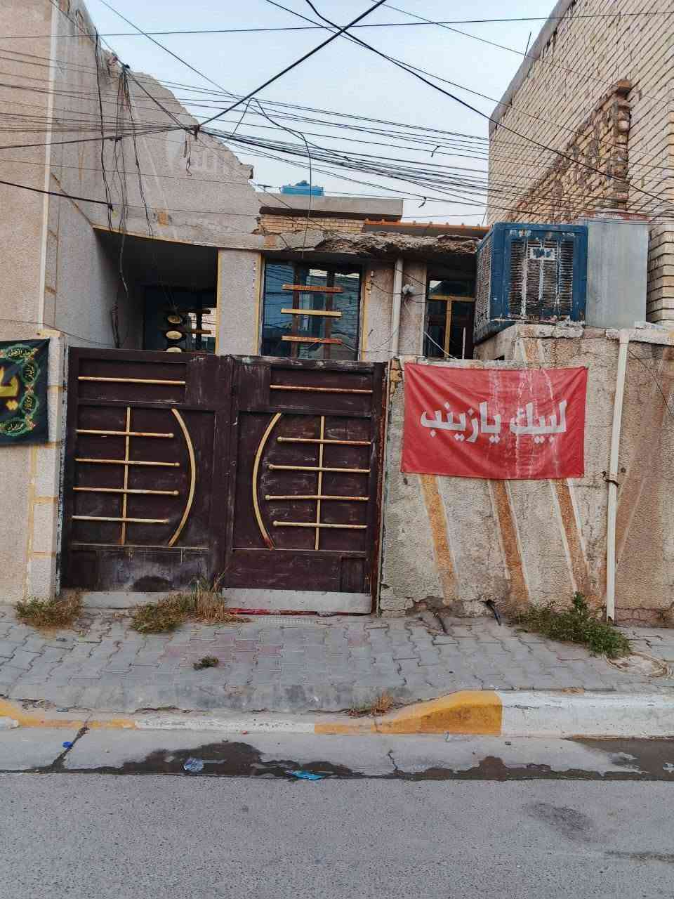 سلام عليكم بيت مساحه75متر البيت من الداخل نظيف مع ملاحظات بسيطه والسكف نظيف وعالي خلف الشارع التجاري منطقة السكلات ال12 قرب مصور نرجس *********** السعر 49 وبي مجال
