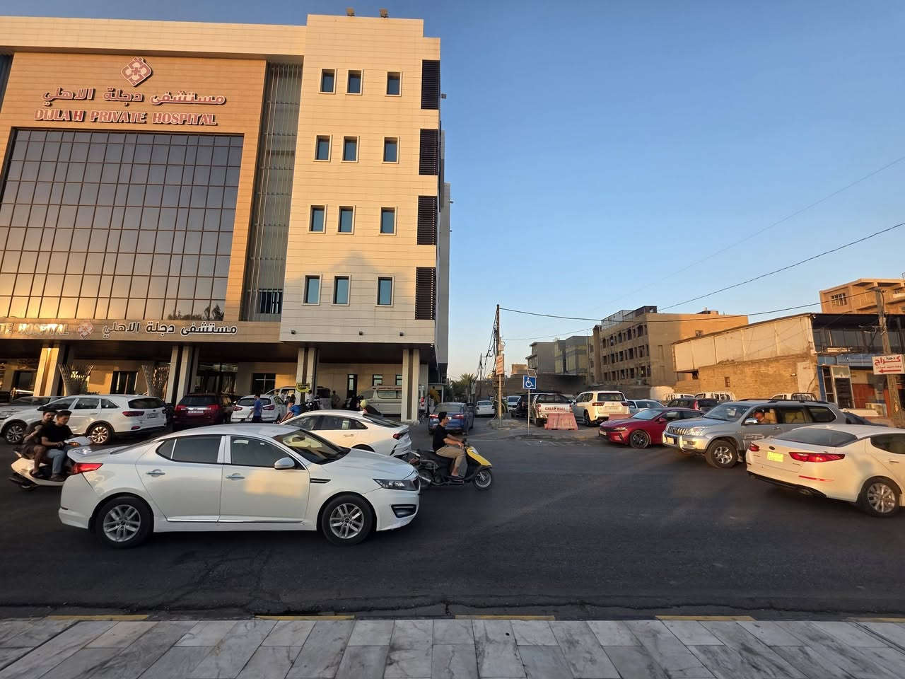 بيت للبيع 
المساحة 192 متر 
الموقع المشروع شارع مستشفى دجلة الأهلي 
للاستفسار الاتصال 
***********
