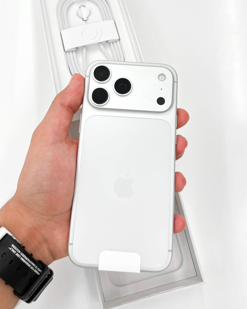 📱 للبيع | iPhone 17 Pro Max 🔥

نسخة الشرق الاوسط 🇦🇪 
📶 يدعم الشريحة 
💾 ذاكرة 256GB
🔋 البطارية 99%
🛡️ بعده بالضمان
📦 الكارتونة + العلاكة موجودات 

✅ استخدام مكتبي فقط 
📸 مستخدم في مكتب تصوير
✨ نظافة 100%
🔥 حالة حال الجديد الجهاز نظيفة جداً 

💵 السعر: 1750  

الي يحب ياخذه، التواصل واتساب:
*********** 📞

📍 العنوان: زيونة – قرب شارع الربيعي
