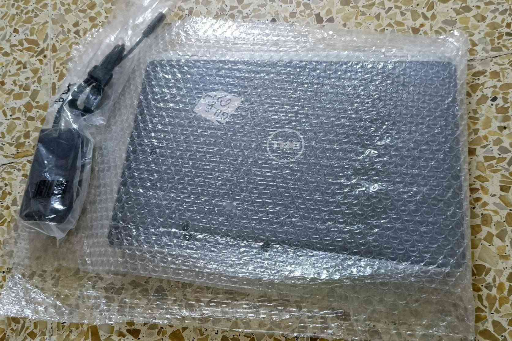 لابتوب ديل مناسب وبطاريه قويه وسعر مناسب جدأ
لابتوب ديل 
كوراي فايف 5
جبل ثالث3
رام4قابل للتطوير
هارد500كيكا قابل للتطوير
بطاريه ممتازه جدأ ساعتين واكثر وحسب الاستخدام 
صوت ممتاز 
نضافه ممتازه حجم اللابتوب ممتاز جدا
بي شخطين صغار ولا يبينون بشاشه بتوصيل صارن ولا يبينن ولا ياثررن ابد 

وبي العاب قويه مثل جي تي اي سان 
وكولف ديوتي 2
وندوز11وسلس جدأ 

والسعر بلاش95الف فقط شراي راسلني او اتصل***********
