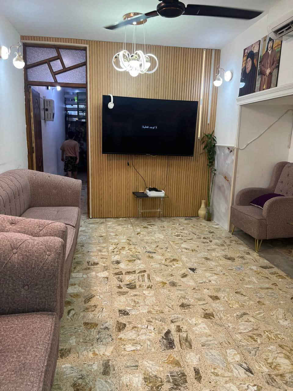 السلام عليكم بيت للبيع حساب كاع 
المساحه 6*30   180 متر 
شارع عريض هادئ 
الطابق الاول كراج جبير 
استقبال ومطبخ وغرفة نوم وخدمات 
الطابق الثاني غرفتين 
سطحين 
الموقع حي اور ال600 خلف نادي النفط 

سعر خاص بيع مستعجل 
***********

