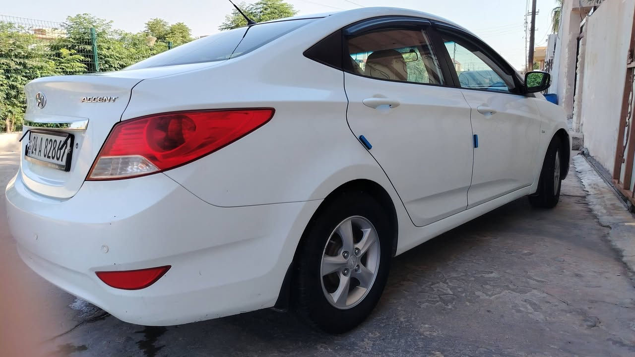 هيونداي اكسنت 2012 ابيض خليجي
مكلف بل نشر 
٤ تأيرات جدد / بدون صبغ بدون دعم بجم كبس امامي خلفي بدون ضربه وشرط / طخم امامي خلفي نظيف وجديد / حداديه جاهزه / تبريد ثلج مع السويج / تحكمات ستيرن / اشاير مري / نظام ECO /نظام ABS /
وكاله وتحويل بشرط / صاحبها الشرعي موجود  بلوتوث أوامر صوتيه / كشن جك 
رقم جديد دهوك ابيض مسطره انكليزي / سنوية جديد 28 / بدون صبغ فقط تعديل كارت بارد تحت قبق بانزين بدون معجون / محرك 1600 دوش بدون صرف او نفخ وبشرط الفحص / دبل كير وكير شرط عل فحص كير AT  / داخل جديد ونظيف / كتلوك الشركه موجود وسبير ما نازل
سعر كلش مناسب وعل اتصال
***********
مكاني بعشيقه
مكلف بل نشر
