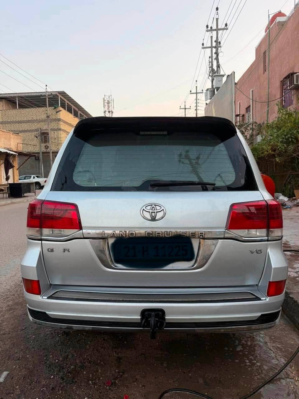 سلام عليكم 
لاندكروز موديل سلڤر ٦ GXRسلندر رقم سليمانية مميز السيارة موجودة بمحافظة البصرة سعرها ٢٦٠ قفل الاتصال 
***********
