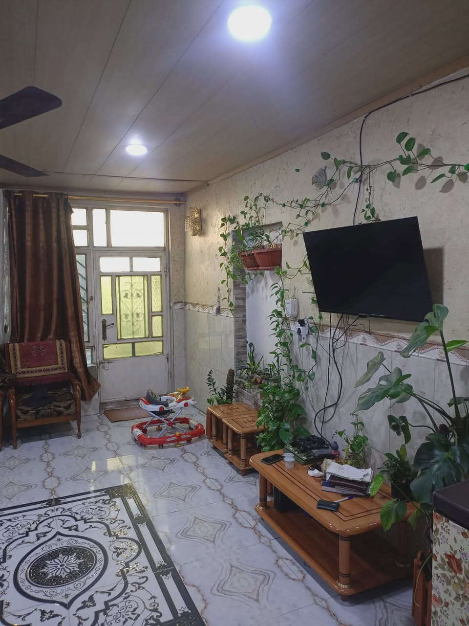 🏠 مشتمل  للبيع  
 موقع ممتاز جدا جدا جدا 
بغداد /الدورة /أبو دشير خلف السوق 💥 💥
📐 المساحة: 90 متر
🧱 الواجهة: 4ونص  × النزال: 20 م
📜 الدار طابو ملك صرف بأسم شخص واحد ✅

✨ المواصفات :
الطابق الأول :
  كراج + مدخل
🛋️ صالة واسعة
.        مطبخ
         منور صغير 
🛏️ غرفة نوم
🚿 صحيات كاملة 

🏡 الطابق الثاني :
🛏️ عدد الغرف 2
الغرفة الامامية كبيرة المساحة وبيها بالكون
🚽 صحيات عدد 2 كل غرفة وياها صحيات خاصة بيها

الطابق الثالث :
☀️بيتونه كبيرة وسطحين
 
المنطقة كامله الخدمات تبليط مي ارصفه كهرباء 
🏡 الدار درجة أولى وجاهزة للسكن فوراً 
💰 السعر 125 مليون فقط
 والموقع مميز جداً 🌟
📞 للاتصال مع صاحب الدار مباشرة بدون دلال على الرقم 💬
***********
ملاحظة :- غير متواجد على الماسنجر الاتصال واتس اب فقط 

عنوان الدار ابو دشير شارع جامع الرحمن
