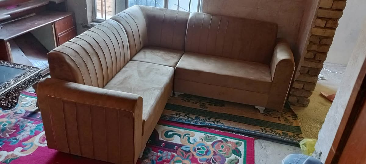 السلام عليكم ورحمة الله وبركاته 
ديوان 3امتار للبيع السعر 200  وبيه مجال مكاني بغداد ابو غريب حي الصديق ديوان جديد ممستخدم نهائيا بس اللون معجبنا ونريد نبيعه لاي استفسار هذة الرقم بيه واتساب ***********
