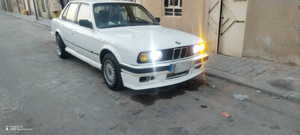 سلام عليكم من رخصة صاحب الكروب bmw زعره  للبيع موديل ١٩٨٧   اوتوماتيك بلادي ٦ سلندر مفتوح رقم كربلاء سنويتهه ٢٧ تنتهي مال تعمير رقمي بي وات ساب ٢٠ ورقه وبيه مجال قليل الشراي يتصل *********** مكاني نجف
