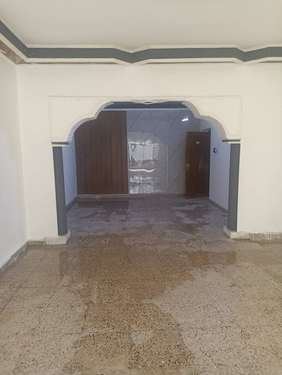 كادر كامل +بناء +ماستك +صبغ بيوت +لبخ +تأسيس مجاري +كهربائيات +طبك كاشي شتايكر +تفليش +شغل فرمستون  +  نجاره   كرسته وعمل ***********
