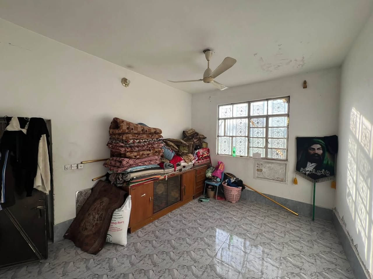 🏠 بيت للبيع - بغداد - المدائن / حي الرسول
📐 المساحة: 270 متر

🏗️ البناء: حديث

التفاصيل:

 •  3 غرف نوم

 •  استقبال

 •  مطبخ

 •  صالة

📍 الموقع: يبعد 150 متر عن الشارع العام، مقابل مجمع الحسن

💡 الخدمات: كافة الخدمات موجودة (ماء، كهرباء، تبليط)

للاستفسار:

📞 ***********
