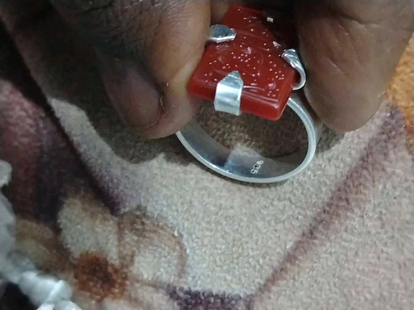 خام حجر الملكايت ثقيل عينين واضحات للجراخه وأيضا خاتم حجر الجمشت دمعه فضه ٩٢٥صياغه الأخ حموشي أضافه الى خاتم بحجر العقيق اليماني الشفه قلب العقيق (نادر) فضه ٩٢٥ للتواصل ***********
