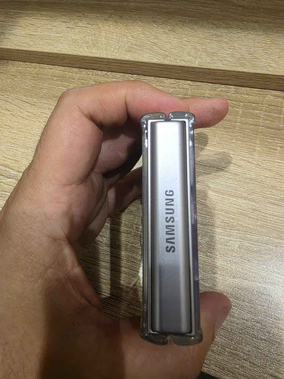 Samsung Flip 6 512GB
سامسونك فلب ٦ ذاكره 512 GB نظافة الجهاز ١٠٠% بي نقطه وخط خفيف بالشاشه الداخليه بالصفحه بالنص موضحات بالصور والفديو ممأثره على كلشي شغال كله ١٠٠% تسوي دارك مود بعد متبين الجهاز عربي كامل سيم كارت شغال فيس ايدي وبصمه هم شغالات الجهاز بدون مشاكل ويا كفر شفاف 
الذاكره نص تيرا 

السعر ٣٥٠ الف 
مكاني بغداد الاعظميه 
***********
***********
