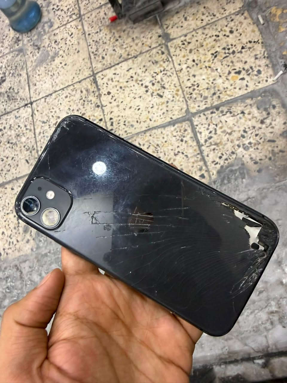 ايفون 11 عادي مبدل شاشة اصلية وبطارية اصلية من اشغلة يطلعلي هيچ تاخذة على وضعيتة نفسهة العوان بغداد مدينة الصدر للأستفسار ***********
