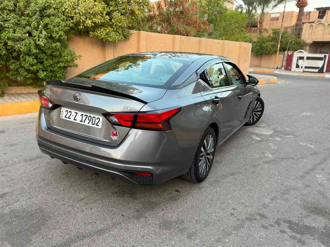 🚗 للبيع نيسان ألتيما🚗.  2023 .  SV
وارد أمريكي / رقم اربيل  بأسمي شرط التحويل رقم الدولي الجديد هزه وفحص  كله جديد
محرك مكفول 🔧 / كير مكفول
تخم تايرات جديد مبدل
باتري جديد
صدر ع الوكاله كامل 
 السياره حادثه جاملغ وشبر بل حافه مال بنيد وموضح بل سونار وباقي كفاله دواخل كله شرط 
  صفاح موس مكفوله كفاله عامه ماشيه 44 mi    (باقي السيارة وكالة)
مواصفات السيارة  
بصمه بصمه ابواب 
تشغيل عن بعد 
كشن كهرباء 
تغليف كامل 
محرك 2.5 لتر / 4 سلندر اقتصادي وقوي تنفس طبيعي 
شاشة لمس وسطية 8 إنج مع بلوتوث و USB وكار بلي  
سستم كامل سبورت رياضي 
كاميرا رجوع خلفية 
نظام سبورت
لايت زنون +لد نهاري 
ستيرن رياضي D + كاربون فايبر  
مثبت سرعه 
ويل كب كروب 
رادار امامي وخلفي وجانبي 
توقف ذاتي وخروج ع المسار 
نظام أمان حديث (ABS / Airbags)
تصميم أنيق ورياضي بلون الفيلي 
سيارة كاملة مكملة تجي تفحص وتشوف بعينك كعدتها حلوه وسيارة ما تصرف عليها كلشي سعر 148
مكان السياره ديالى بعقوبه 
***********
