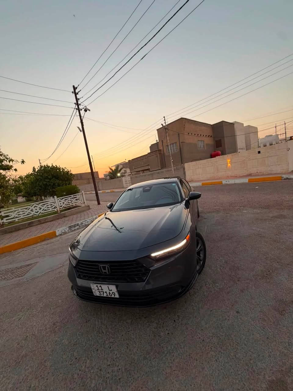 السلام عليكم للبيع هوندا اكورد هايبرد

موديل 2024 رقم بغداد الدولي بأسمي فئة EXL مواصفات: مكينة 4 سلندر 2000 فتحه سقف / رادارات أمامية وخلفية وجانبيه/ كراسي كهربائية / تشغيل عن بعد/ فول تحكم ستيرن/ تحديد مسار /سايد بريك كهرباء / مقاعد أمامية تدفئة فقط /إشارة مراية جانبية / ذاكرة خزن ميموري لكرسي السائق / غرفة السيارة جلد اصلي /شفتات ستيرن للتحكم بالكير العادي
بجم كبس
الضرر: جاملق وباب سايق ايرباك برده فقط الباب والجاملق 
ومرجعات ابلادي نفس لون
***********
السعر 210
