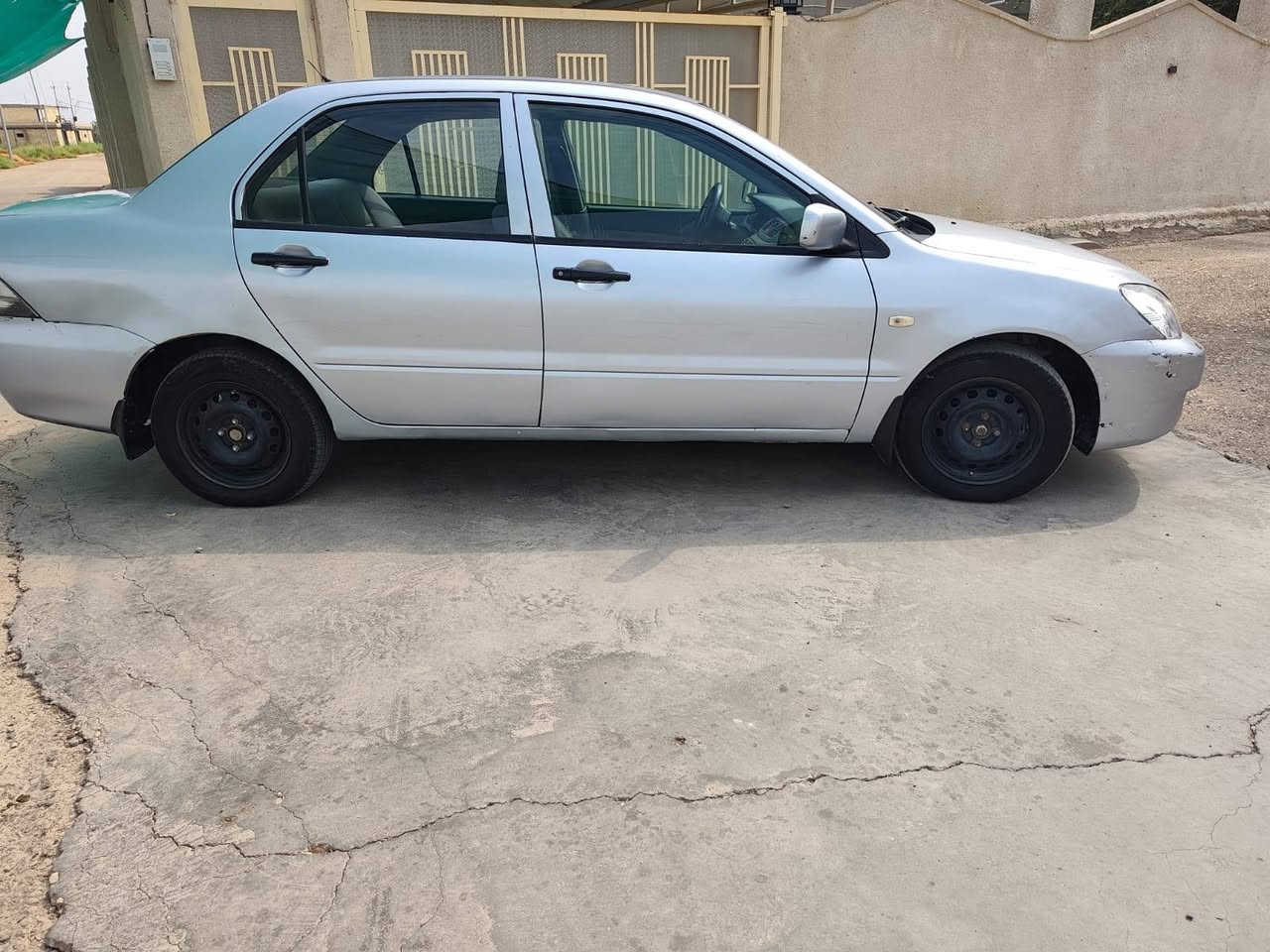 لانسر 2011

محرك 2000

كلشي بلادي بالسيارة 

تبريد شغال وجديد ثلج

گير مكينة مكفولات 

محرك 2000 جديد

ويل 14 وارد يابان

 مكاني بغداد

***********

السعر 80  وبيه مجال
