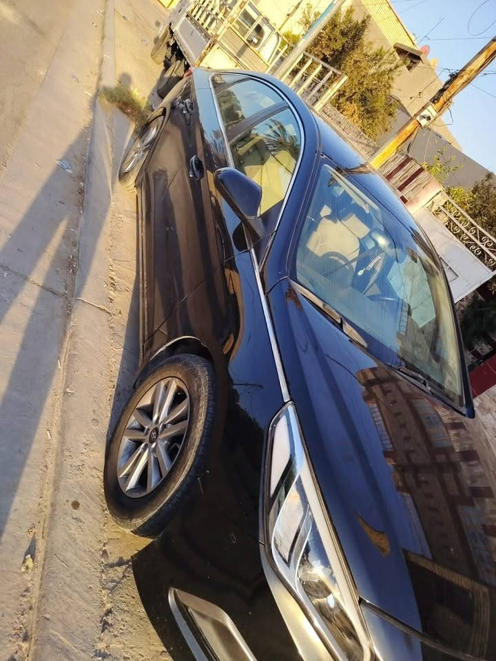 سوناتا موديل 2016 ضرر قطعتين چامرلغ او بنيد امبدلات او اني بدلتهم اهنانه وكاله لان خالين تجاريات او بيها كد شبر صبغ من امريكا فوك قبق البانزين او بلعراق انطخت عندي الباب الخلفي عكس السايق صار نصها صبغ نقصها فريز تبريد صار بي ليك للعلم مجموعة التبريد كلها امبدلها بداية الصيف نقصها صار الفريز سنويه منتهيه صدر امامي خلفي امبدله شهر ال12 السياره مكينه مفتوحه السعر 1***********47
