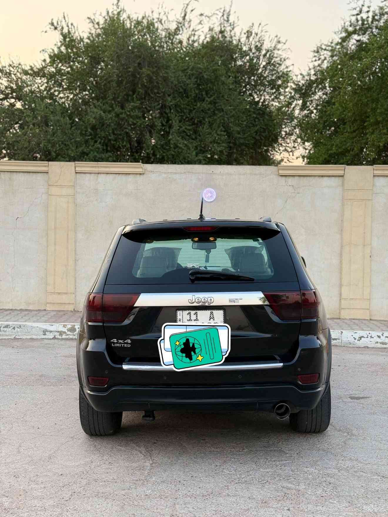 للبيع | Jeep Grand Cherokee Limited 2013 خليجي 🇮🇶
✨ لاريدو  Limited فل مواصفات
🚙 دبل (4×4)
📍 خليجي
📊 الممشى: 140 ألف كم فقط

المواصفات:

* بصمة تشغيل
* سقف بانوراما
* تدفئة للمقاعد الأمامية والخلفيه
* تدفئة للمقود (ستيرن)
* 4 وسائد هوائية (Airbags)
* حساسات أمامية وخلفية
* جنطة كهرباء
* دواسات جانبية
* إنارة LED

حالة السيارة:
✅ المكينة مكفولة
✅ الكير مكفول
✅ الهيكل بدون صبغ (يوجد فقط أماكن بارد حسب تقرير الفحص)
✅ تقرير فحص موجود
✅ السيارة نظيفة جداً وجاهزة للاستخدام

ملاحظة:

* الفورويل (4×4) ملغي.
* يوجد نقص بحجرات الصالنصة فقط.

💰 السعر: 163 دولار قابل للتفاوض بالمعقول بعد المعاينة.

للاستفسار ***********
