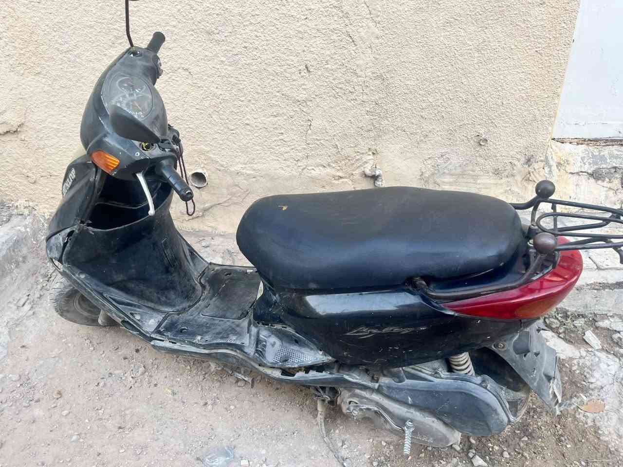 دراجه بريز دراجه شغاله تخبل  مكينتها تخبل بس كفراتها تعبانه سعرها400وبيها مجال للطيبين وهاذ رقمي***********

