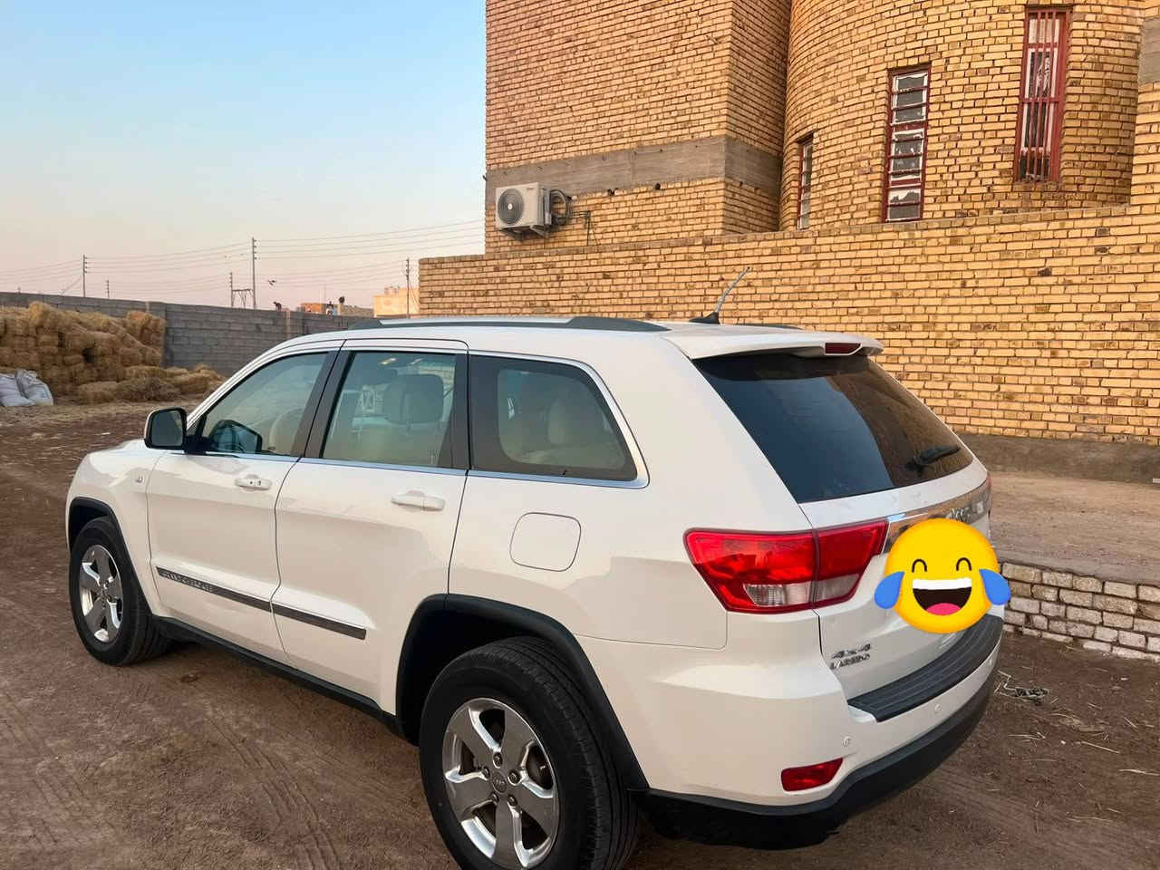 السلام عليكم
سياره البيع موديل ١٣ 
جيب لريدو 
مكينه ٣٦٠
وارد خليجي 
بيه بس جاملق صبق مدون ضربه سيار حويه
سياره كفاله عامه من عده جاملق 
تخم تاير ستوني شديه 
حداديه تعبانه 
رقم سنويه شرط حاسبه 
سيار كرتون 
العنوان عماره 
سعر ٧٣ بيه مجال قليل 
***********
