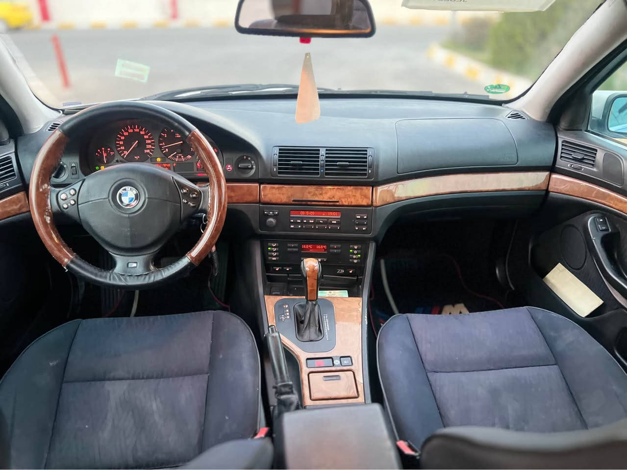للبيع فقط .

سعرها 110 ورقة بيها مجال. 
للبيع سيارة بي ام صقر موديل اصل 1999حجم 528Ai
سيارة حيل جديدة بحالة وكالة ماشية 470 الف حقيقي
سيارة بيها ريحة شركة صبغ بلادي بس قطعتين كلير 
سيارة الف دينار متصرف عليها رقم سنوية ٢٠٣٢ عاج
منضومة تبريد بلادي ثلج تحكمات گير اوتو عادي 
سيارة ميحتاج اوصفها جاهز للاخير صدر تخم تاير جديد
مكان سيارة كركوك داخل مركز مدينة .

***********📞
***********📞
***********📞 أربيل, العراق
