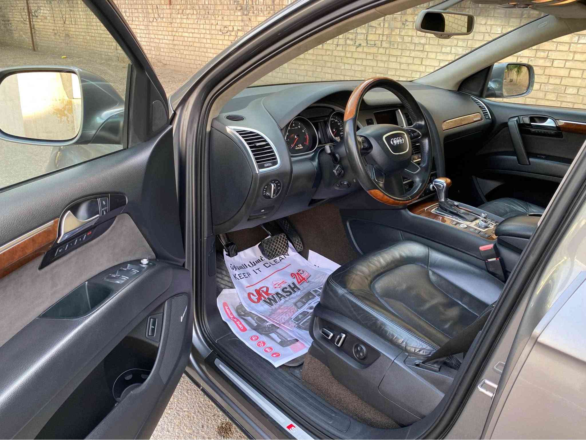 أودي Audi Q7 موديل ٢٠١٢ خليجي مواصفات السيارة طلب خاص فول فول سقف كنتارا بلادي داخل جلد اسود بلادي كشنات الامامية تدفئة وتبريد وخزن وضعيات ستيرن خزن وكهرباء وصاج بلادي قبضة كير صاج بلادي انارة مخفية بالابواب بردات بلادية بانوراما مع سلايد خلفي لمقاعد الصف الثالث ٧ راكب تبريد منفصل حتى لمقاعد الصف الثالث بلوتوث مع دي في دي منفصل بلادي مع رامات عدد ٢ مع هارد خزن بلادي مع سي دي جنجر عدد ٦ اقراص نفكيشن نضام ماوس وجي بي اس تشغيل نظامين بصمة او سويج ٥ وضعيات قيادة سستم صوت Bose مع دمام بالصندوق بلادي 
السيارة نظام جكات تصعد وتنزل حتى بالسرعات العالية تنزل من وحدها وحتى بالصندوق دكمة تصعدها وتنزل لسهولة حمل الامتعة 
دخول ذكي مع بصمة ابواب عدد ٤ انارة ترحب خارجية حتى بالمري الجانبية 
المري الجانبية خزن وهيتر وقلب عند الرجوع للخلف مع شفط قلاب 
كامرة خلفية بلادي حساس مطر الماسحات الامامية تفاعلية مع السرعات مع ماسحة خلفية لايت زينون بلادي مع ليد نهاري بك لايت ليد مع لايت متحرك مع الستيرن 
محرك وكير وحجر بيئة بلادي ما مفتوح 
محرك ٦ سلندر مع سوبر جارج قوة حصانية ٣٣٥ كير ٨ نمر شفتات كير بالستيرن السيارة كلها على البلاد غراضها كلها بلادية حتى العدة والسبير وستارة الصندوق 
بيها ربع الباب الخلفي صبغ عكس السائق 
ماشية ٢٠٥ الف كيلو متر حقيقي كل غراضها البلادية مال الشركة وياها كتلوكتها بصمات عدد ٢ وياها غراض الصندوق البردة والشبكة والفواصل كاملة
السعر : 145 ورقة وبيها مجال
موبايل : *********** 
بيع او مراوس حسب الرغبة بغداد, العراق
