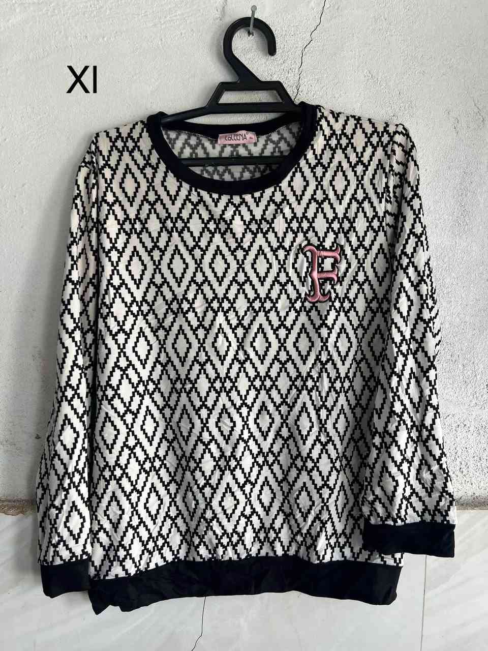تشيرت نسائي • مقاسات XL L • بالقطعة