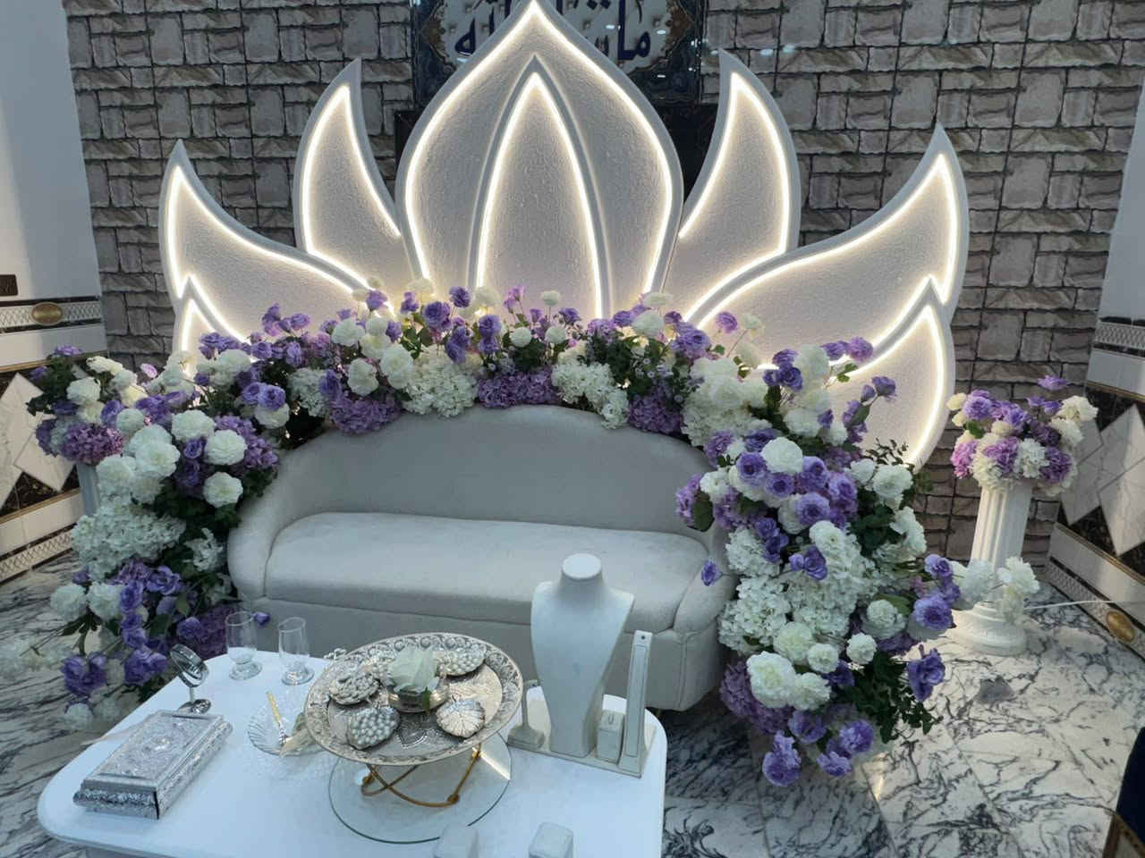 اجمل كوشات الاعراس من قاعة. الاميرات الف مبروك للحجز والاستفسار مراجعه قاعة. الاميرات اجمل كوشات الاعراس خيم الاعراس  دجي كراسي اعراس تنظيم كافة المناسبات كادر رجالي نسائي للتصوير *********** مراجعه قاعة الاميرات
