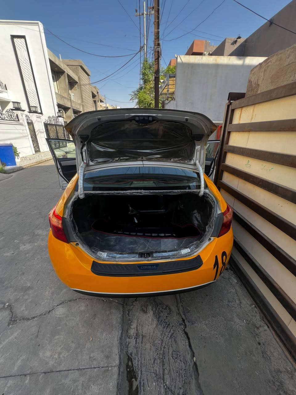 سلام عليكم.
كورلا 18
حادثها جاملغ الورة بدون دواخل 
شراي يتصل على هذا الرقم
***********
