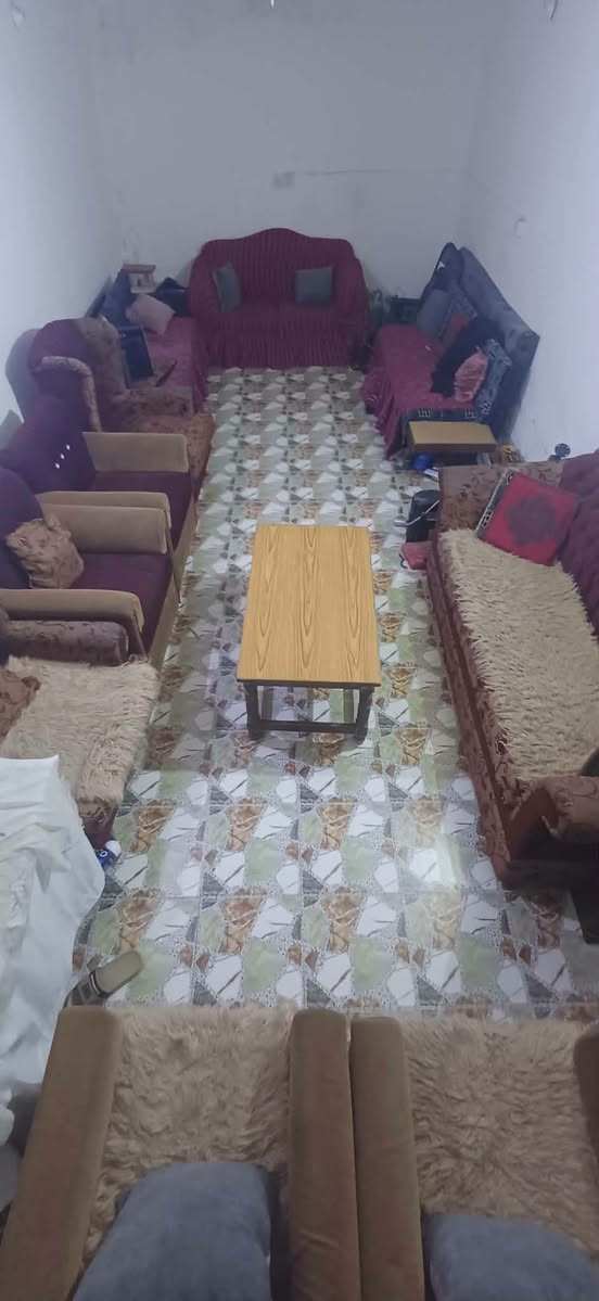 يالله    اعلان : عقار للبيع ( طابو ملك صرف   في الزعفرانيه 

🔸 موقع العقار :  نهايه شارع المعهد قرب حسينيه الصادق الامين
 

🔸 مساحة العقار : (140) متر واجهيه (9)   نزال( 16)

🔸 جنس العقار : ,طابو ملك صرف طابق ونص 

🏗 يحتوي على   طارمه ستقبال صاله مطبخ غرفنين نوم

صحيات منور 

🏕 طابق ثاني غرفتين نوم بعدهن ما كاملات 

بناء قديم  نضيف 

للاستفسار يرجى الاتصال بلرقم او اتصال او واتساب 

***********

او مراجه مكتب الاماكن للعقارات

نص مكتوب في الصور:
- 19:55 2026/6/1 POCO M7