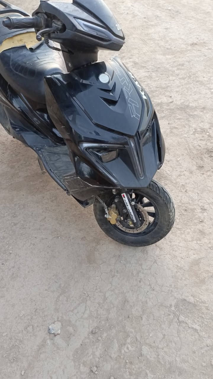 سلام عليكم
دراجه سكنس صيني موديل 2023اول تجفيته. كهربائيات كلها شغاله الدراجه نكرة سلف بدون هندر  باتري جديد كفرات نضيفه مثل الصوره واحلا لايتات لد عالي وناصي وسكن كله شغال ولادخان ولا خربطه بيه بس الكابريتر عاطل صار يوم من وكف سعره 350وبيه مجال للشراي يدلل مكاني الناصريه الشطره متوفر خاص واتساب ***********
