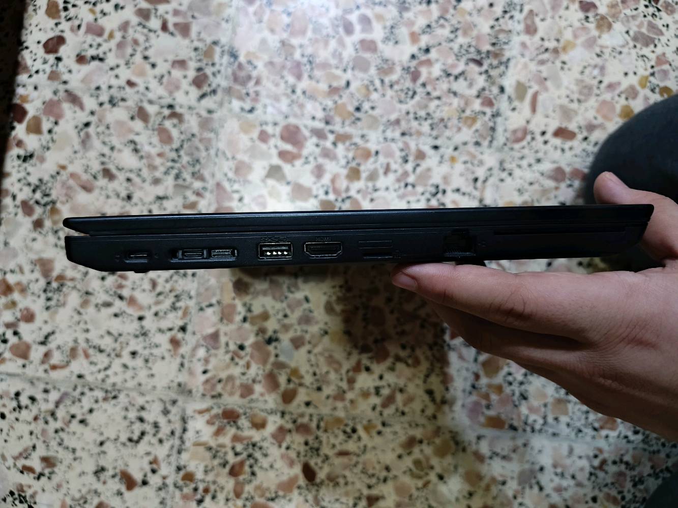 لابتوب 
Lenovo Thinkpad l14 
جهاز نظيف ما مفتوح ابد 
256 ذاكره تخزين ssd سريعه حيل 
8رام gddr5هم سريع 
معالج رايزن 5 
كارت شاشه فيجا6 
جهاز يخبل وسريع 
يشغل العاب بكل سلاسه مثل 
gta5 
call of duty 
need for speed 
CSGO2
Fortnite 
وهوايه العاب 
يفيد للاكسل وword 
يفيد للدراسه والشغل الهندسي
ويفيد للتصفح 
حجم شاشته 14.1
يجي وياه شاحنه من نوعtype-c بسرعه 68w وبطاريته 7 ساعات تضل شغاله 
السعر بل اتفاق