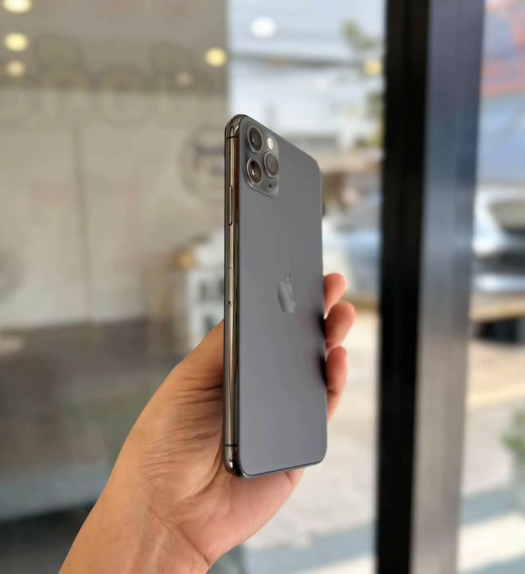 ايفون 11برو ماكس 📱 
مستبدل شاشه وبطاريه 
بصمه وجه شغاله 
ذاكره 512🤩
لون مميز. بسعر ال 11عادي✨ سعر🔥 🔥 
اتصال ***********
