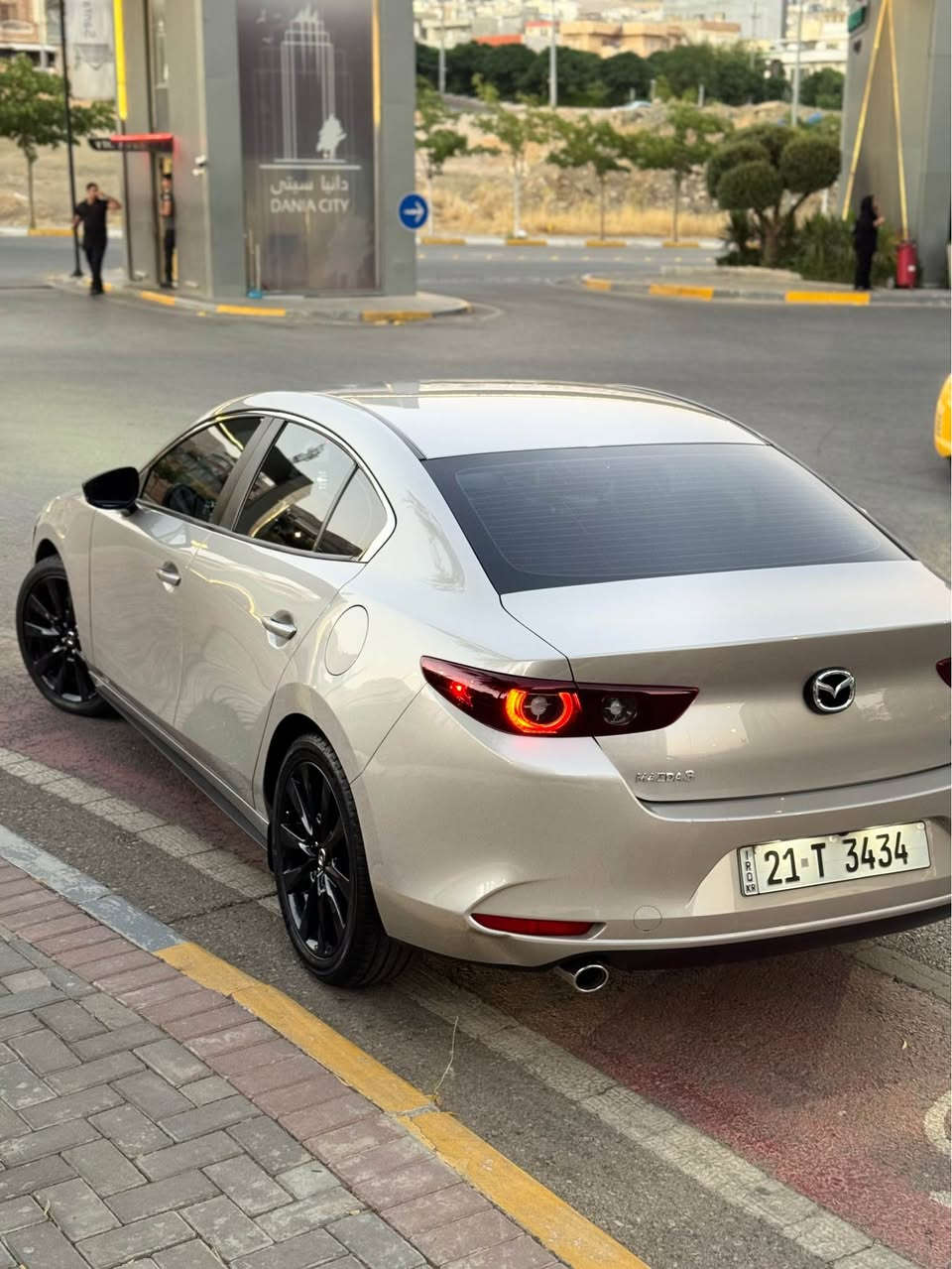 Mazda model 2024 
33 km rosgtwa 
Bas bonet boyaxa 
Sayaraka he daste xoma 
Raqame lagal neya agar hazt la raqam bww awayan jyaya 
Hamw gyaneee ba shart 
Be torbo be dabl aksl 
Makena 2.5 marxub 
Zhmarae mobael *********** السليمانية, العراق

