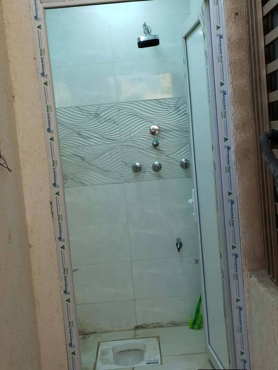 ياالله بسم الله الرحمن الرحيم
اللهم صلّ على محمد وآل محمد
السلام عليكم بيت زراعي للبيع مساحة200متر سند25بناء حديث 2026بالماجدية نهاية شارع الملعب الصفاء القديمة منطقة حجي حسن قريب عالشارع العام والبيت مقابيلة فرع يحتوي البيت على مطبخ بارد كبير وحارصغير+ ديوانية كبيرة+صالة كبيرة+اثنين غرف نوم+اثنين مناور+ثلاث صحيات واحد خارجي واثنين داخليات للأستفسار اكثر اتصل على الرقم***********
الشراي بيك خير وتدلل
