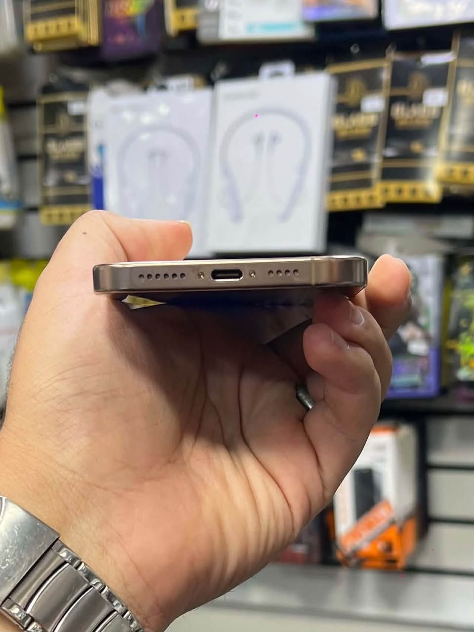 للبيع ايفون 16 برو ماكس
ذاكره 256

بطاريه 88

شرط وضع شركه ما مفتوح بي برغي 

يرهم مراوس ويا اس 25 ألترا 

السعر مليون 200 وبي مجال للطيبين

هاتف ***********
