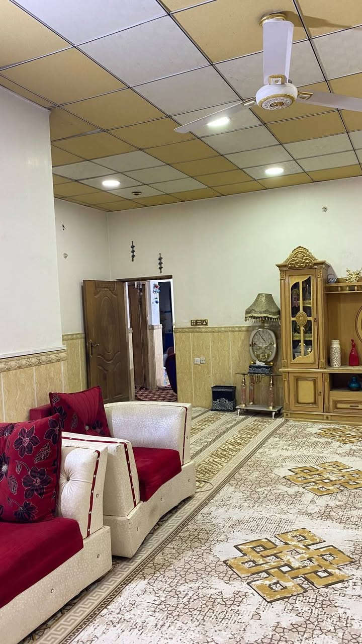 دااااار للبيع مساحه 200 متر حي ميسان قطاع 77 مقابيل مدرسة 

طابقين صب كونكريت درجه اولى 4 غرف نوم 2صاله

 استقبال مطبخ صحيات 3 السعر 255 مع المجال

 الاستفسار والاتصال *********** وات ساب مكتب الجبوري للعقار بلخدمه
