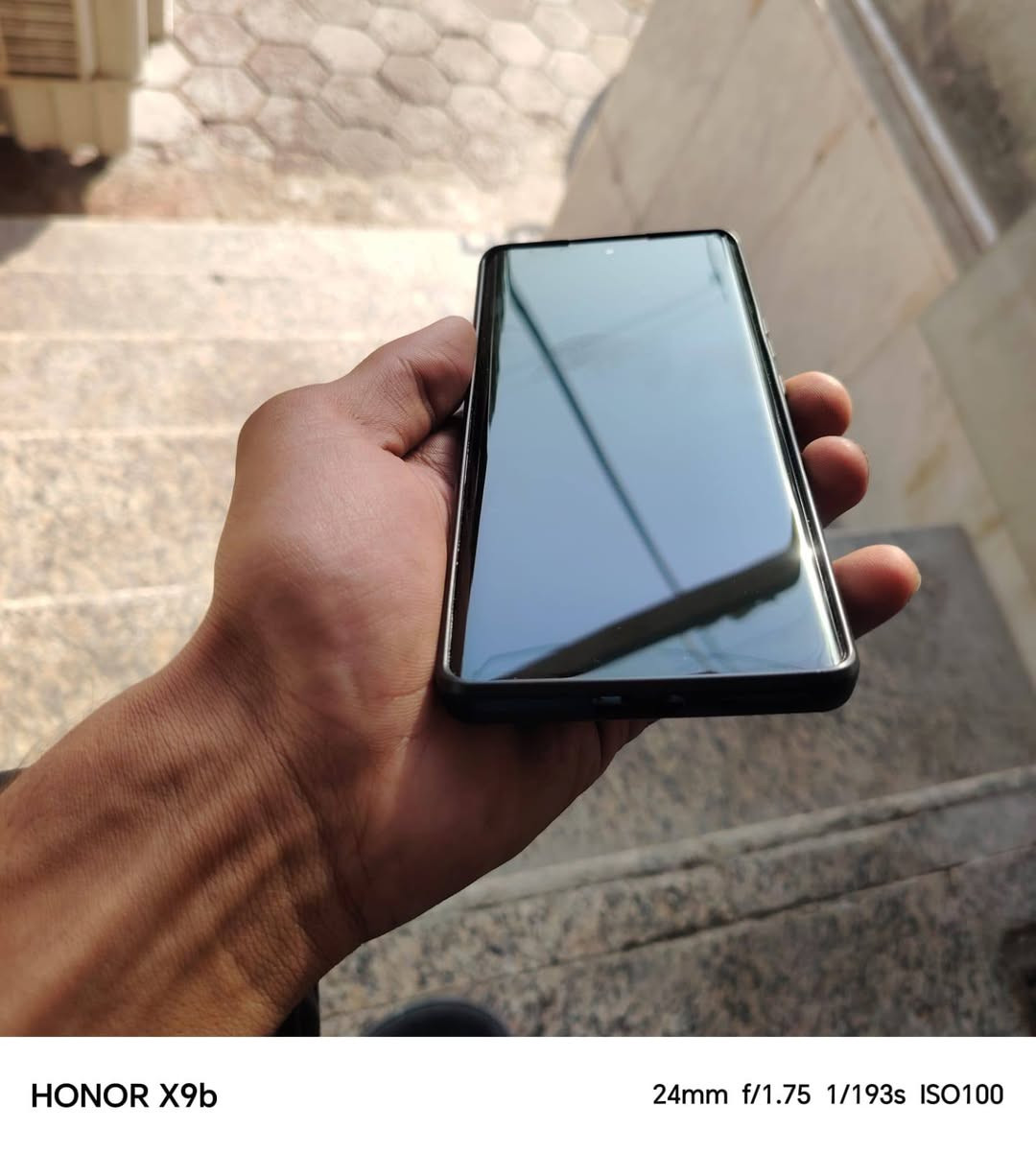 سلام عليكم الجهاز نظيف ذاكره 256  Infinix ZERO 30 
90 فريم ببجي ما بدل اي شيء بيه بس ظهر فطور سعره 190 رقمي ***********
