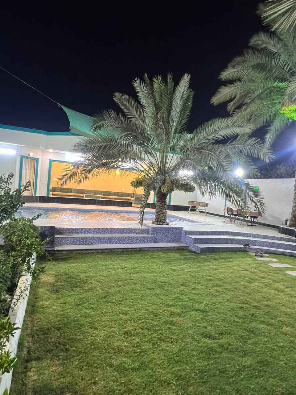 استمتع بأجمل الأوقات مع الأهل والأصدقاء في أجواء هادئة 
🌴 مزرعة فينيسيا الترفيهية 🌴🦋🌲
تبحث عن الهدوء والراحة بعيداً عن ضجيج المدينة؟
استمتع بأجمل الأوقات وسط الطبيعة الخلابة، مكانك المفضل للاسترخاء وقضاء عطلة مميزة!
✨ نظام الحجز: نهاري ومبيت (للعوائل والشباب)
(المزرعة موثقة من تطبيق إجرلي)
تحتوي المزرعة على:
 * 🏊‍♂️ مسبح للكبار (بعمق 180)، ومسبح للأطفال، مع جلسة استرخاء.
 * 🛏️ غرفة نوم واحدة (تحتوي على 3 أسرة) + صالة كبيرة تطل على المسبح.
 * 🛋️ جلسة عربية مميزة.
 * 🌳 حديقة ترفيهية تحتوي على (مرجوحة، ميز طعام وكراسي) وسط أجواء طبيعية ساحرة.
 * 🐓 حقل دواجن يضفي طابعاً ريفياً جميلاً للمكان.
 * 🍳 مطبخ متكامل + 🚿 صحيات.
 * 🍖 مكان مخصص وجاهز للشواء.
 * 💡 كهرباء مستمرة على مدار 24 ساعة مع توفر الإنترنت.
 * 🚘 كراج مخصص لوقوف السيارات.
📍 الموقع: صلاح الدين / قضاء بلد
📞 للحجز والاستفسار (اتصال أو واتساب): --***********
