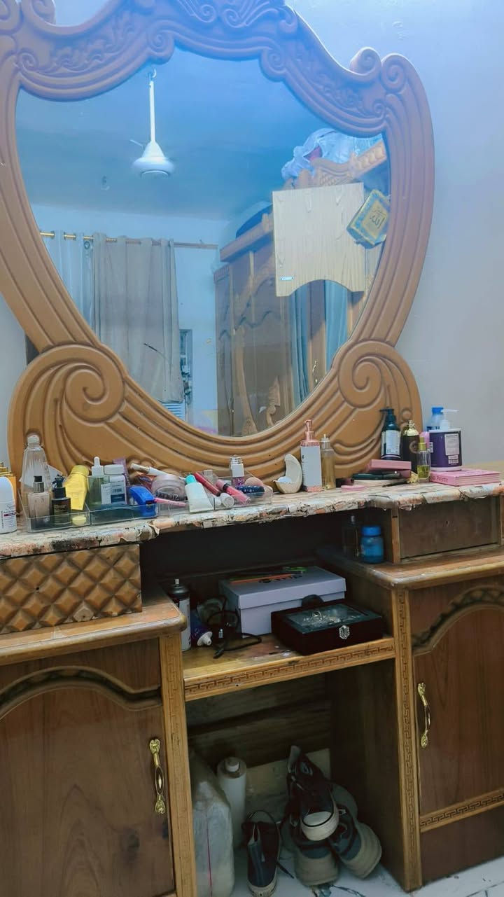 سلام عليكم كنتور وميز مرايه للبيع تفاصيل خاص او عل رقم بي واتساب ***********/ سعر مناسب

نص مكتوب في الصور:
- CAMON 40 Pro 5G 23mm f/1.8 1/50s ISO527
- CAMON 40 Pro 5G 23mm f/1.8 1/96s ISO400