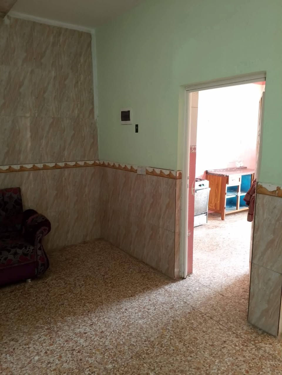 🔰♦️ مشتمل سكن للبيع ( موقع مميز )♦️🔰 
                    
♦️ الــمنطقة : زين القوس ، شارع المنتزه 
 
♦️ الموقع :  على شارع 20 وحديقة #خدمات_كاملة

♦️ الــمسـاحــة  : 100م  مربع 
 
♦️يتكون من طابق ونص♦️

⭐يحتوي الطابق الاول  ⭐
 🌿  استقبال  - 🌿مطبخ   - 🌿هول
🌿غرفة نوم  -🌿  ومجموعة صحيات عدد 2

 
⭐يحتوي الطابق الثاني ⭐
🌿هول - 🌿 غرفة نوم

التفاوض مع صاحب الدار حصراً 

💸السعر 💸
92 مليون وقابل للتفاوض
************************************

❌لــمــعــرفـــة الــمــزيــد ❌
الاتصال على :
📱***********📱

✨🔥مــلاحـظـة 🔥✨
مستعدوووون لعرض كافة العقارات للي يرغب بيع البيت او القطع 💁🏡
