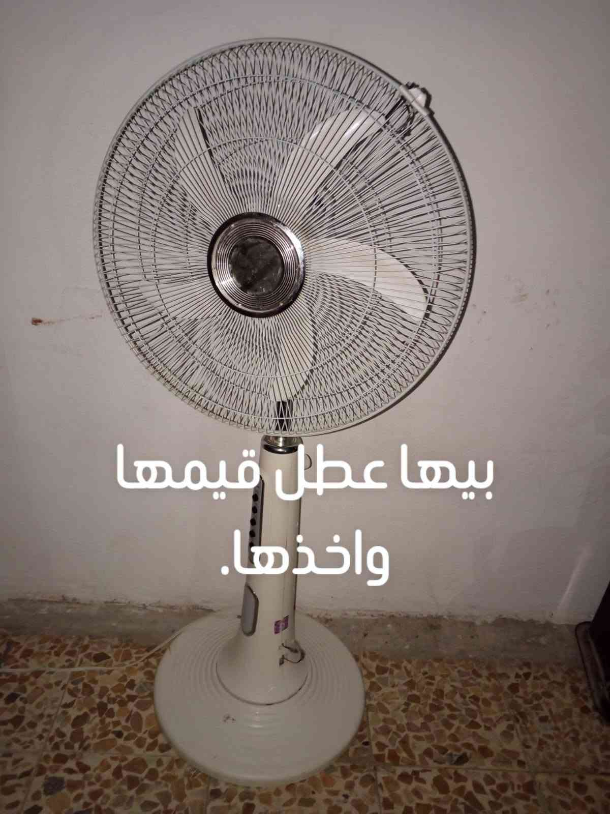 للبيع

نص مكتوب في الصور:
- سعر 30
- سعر 5 وب بيها مجال
- سعر 20
- سعر 35
- سعر 7
- بيها عطل قيمها واخذها.
- سعر 12