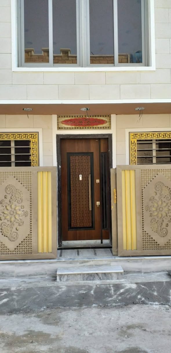 للبيع
دار  حي الزهور خلف السفارة التونسيه المساحه 65 م ثلاث طوابق ٤غرف نوم ٣حمامات الواجهه ٥م بناء درجه اولى 
السعر 350 مليون 
009647500194246 وات ساب

