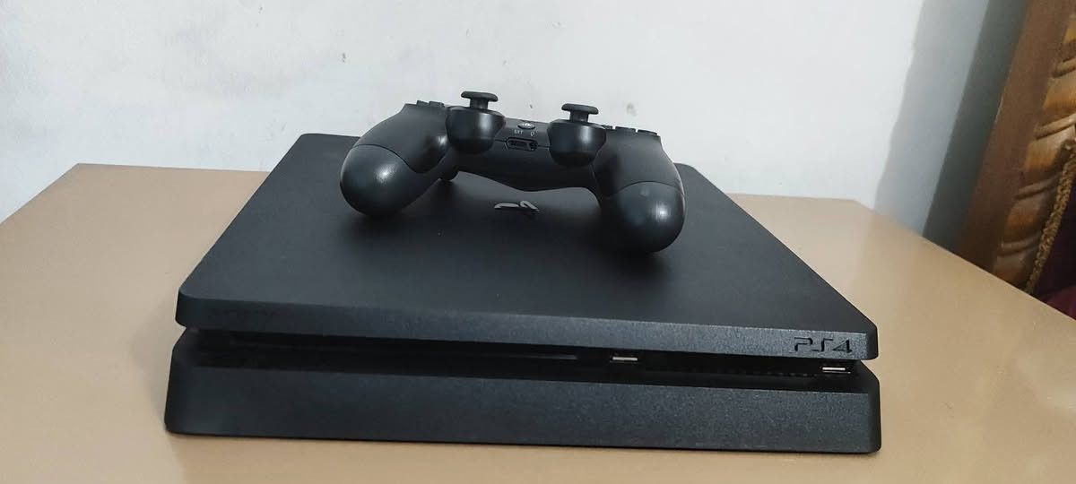 Ps4 slim مهكر
ما مفتوح ولا مره لوك ستيكر فول نظافه استعمال قليل جدا و مامشتغل بدون ups ابد يعني ما طافيه الكهرباء عليه يجي وياه جوستيك اصلي وليس تجاري ما مفتوحه هم بعدهي لوك ستيكر و يجي وياه كل ملحقاته من الكيبالات حتى HDMI و نظامه 11 افضل نظام مدعوم لحد هسه تجي تاخذه مرتاح بالك و يجي وياه 25 لعبه و تكدر تحمل انت من الموبايل 
السعر بس 310 و بيه مجال حك الجيه
مكاني بابل - مجمع حطين ( طريق كربلاء - بغداد ) تواصل خاص او واتساب ***********
