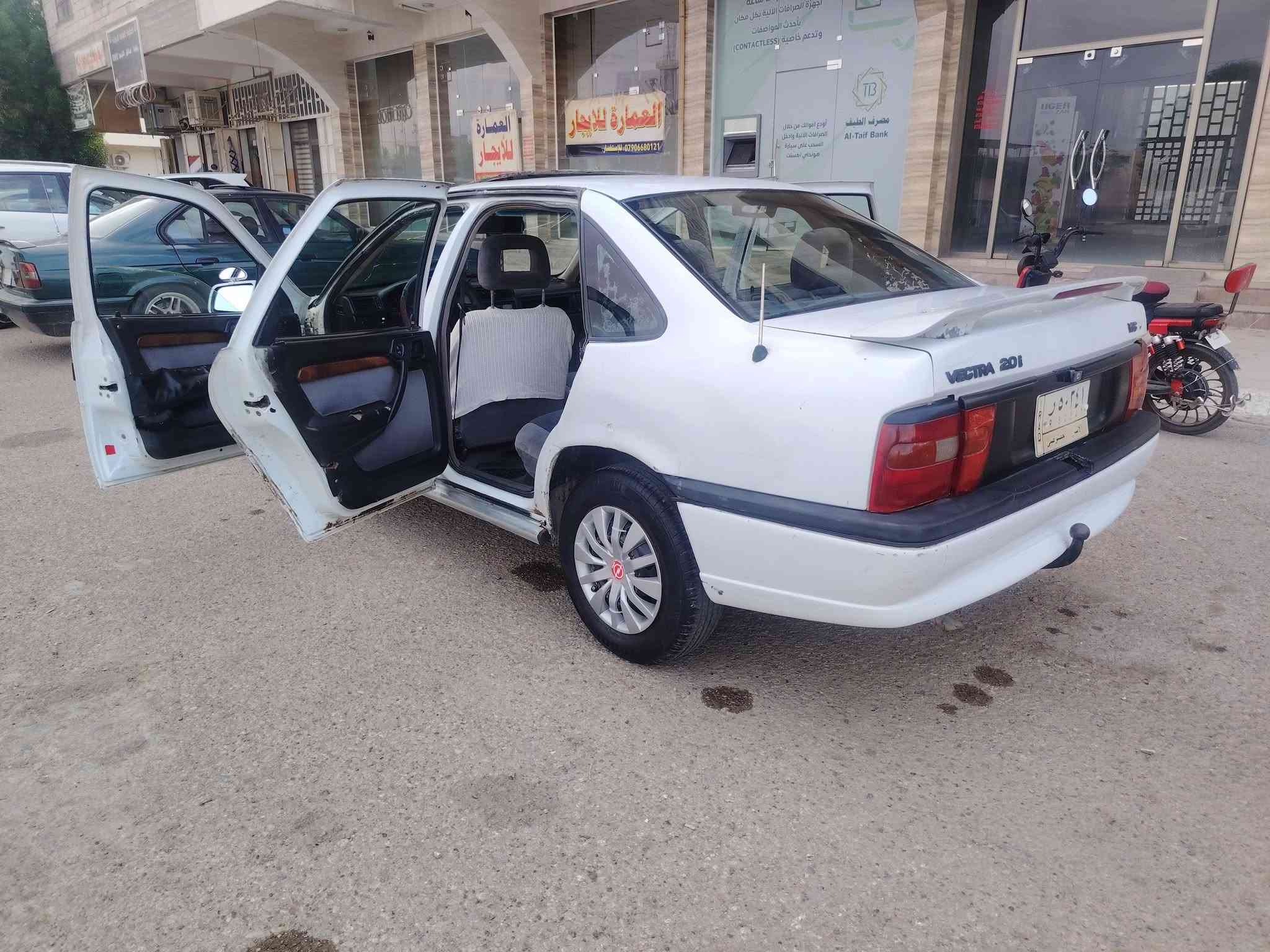 يالله سلام عليكم فكتره البيع مدويل 89 بلاديه بدون صبغ محرك 2000 كير عادي محدث الداخل موديل 95 صدر حلو كهرباء يا شغاله جام اربعه كهرباء سعره قفل 20 مكان هيت حي البكر رقم هاتف ***********

