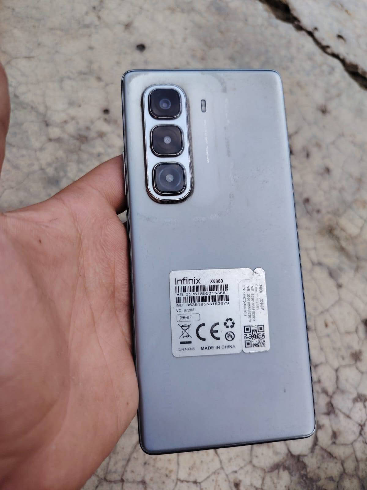 السلام عليكم موبايل للبيع انفنكس هوت 50بروو الذاكره 256 السعر300وبي مجال استفسار على الرقم ***********ملاحضه مع كارتون وملحقات
