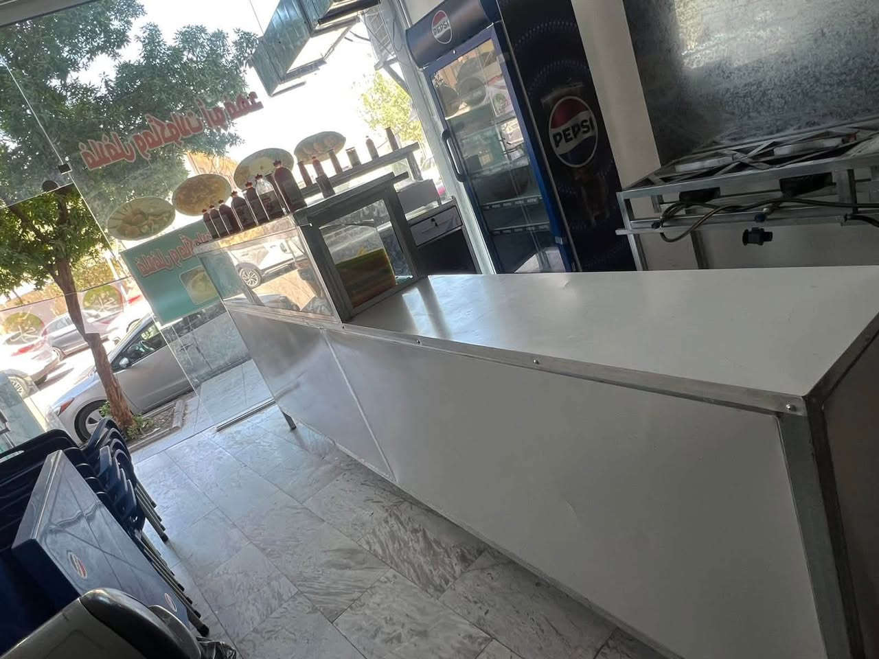 السلام عليكم
عدنا غراض مطعم معروض للبيع شرط الشراء جميع ماهو موجود داخل المنشور والسبب لعدم التفرغ للعمل 

دكت حجم كبير 

ثلاجة وسط 

طباخ ٤ عيون 

مثرامة 

قاطعه باكستانيه 

ميز طابقين مع السنك 

ميزين حجم صغير والثاني كبير ايضاً طابقين 

بنكات عدد 2 

وجود معدات كثيرة للطبخ يعني مطعم متاكمل 

ب6ملايين أخذتهن يوم واحد استخدام كلهن جدد أريدهن ب3ملايين للشراء فقط رجاءً 

العنوان بغداد / شيخ عمر 

***********
