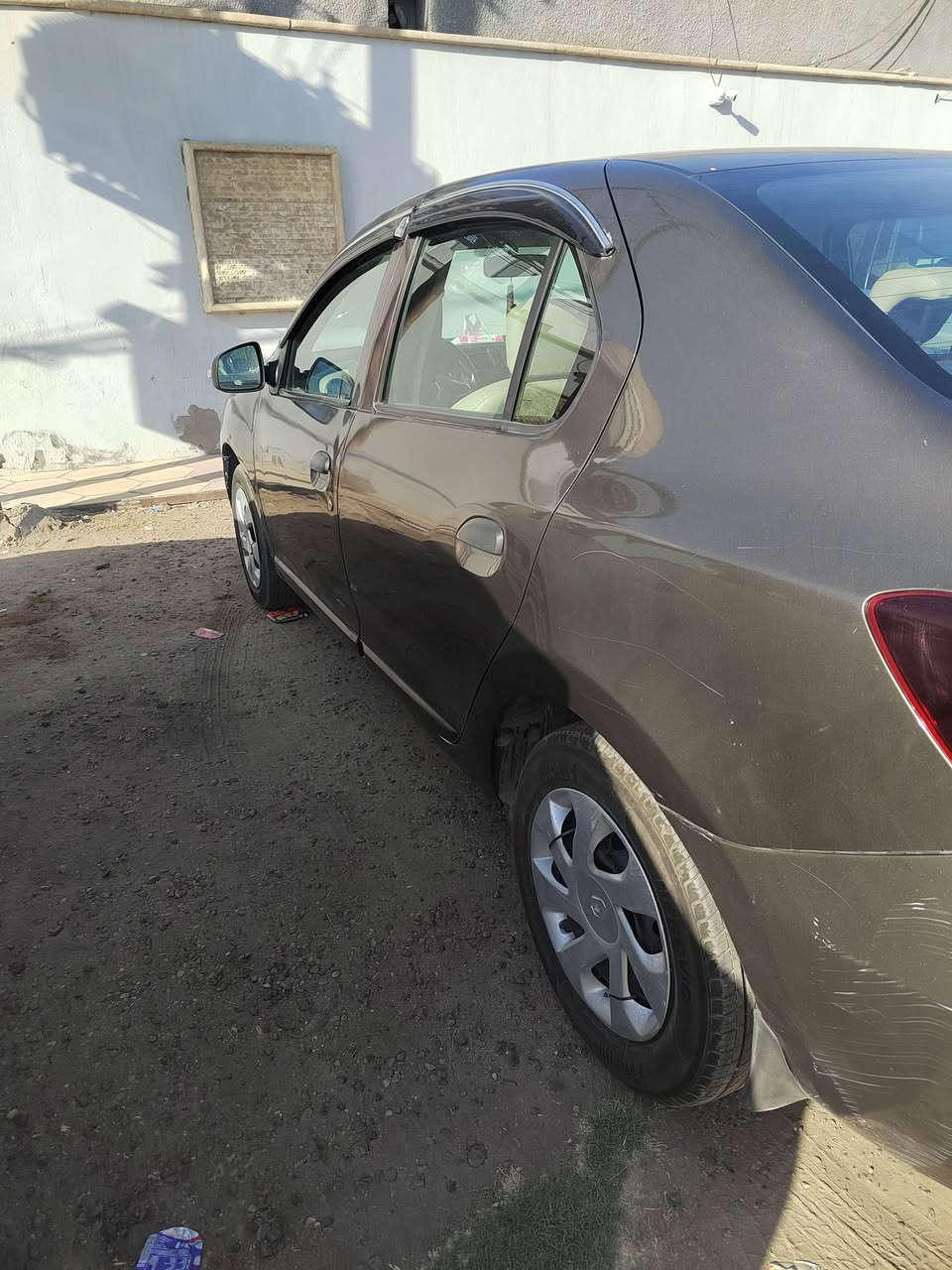 للبيع رينو سيمبل موديل 20
السياره ماشيه ١٨٠

بيها قطعتين بدون اي داخل

وحاليا بيها طخه موضحه بلصوره 

وبيها صبغ دوس مال باب ابيع صبغ احزام

مكاني الدوره شارع ابوطياره

رايدها ب ٦٢ وبيها مجال

***********
