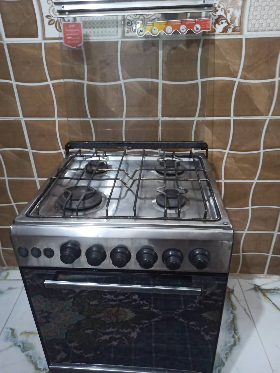 طباخ مصري 4مشاعل معه الفرن شغال مابي اي ظرر نار زركي شوفت عينك للبيع السعر 80وبي مجال للشراي. ***********
